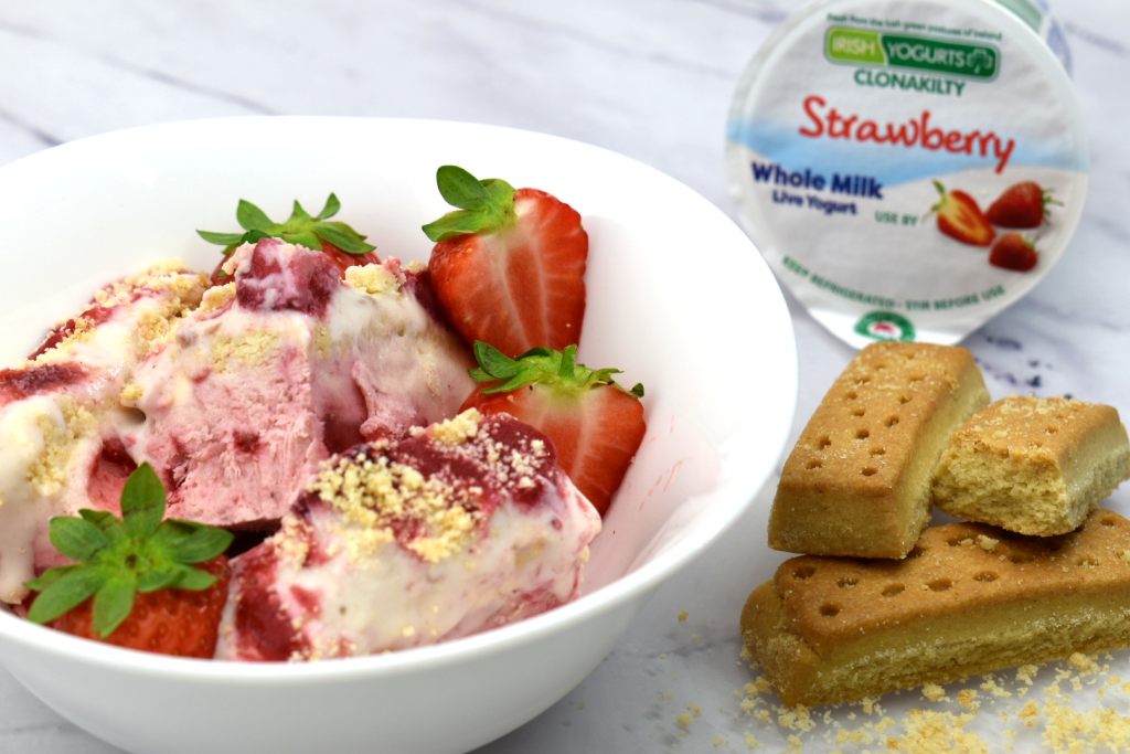 Strawberry Shortbread Frozen Yogurt