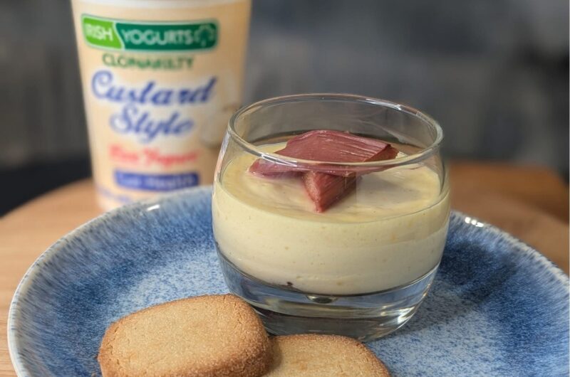 Baked Yogurt and Rhubarb Pots